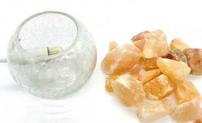 Himalayan salt chunks in the glass bowl.