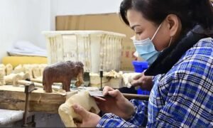 Benefits of Sourcing from a Wood Carving Factory
